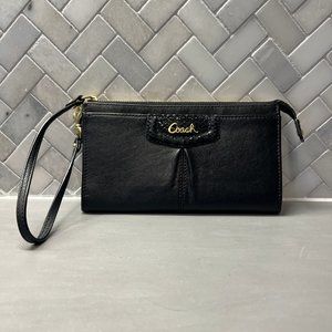 COACH - Black Zip WRISTLETTE - WALLET
